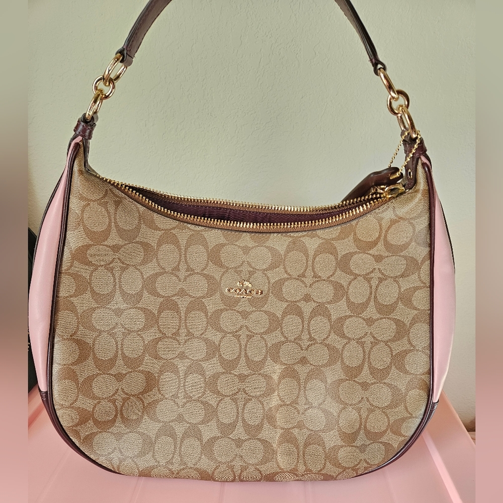 EUC Coach Harley Hobo comes with a crossbody strap. Khaki Oxblod multi.